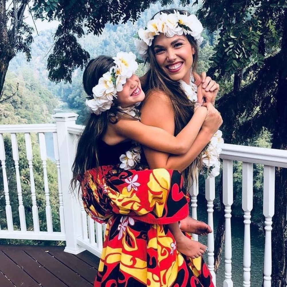Mommy and daughter Hula outfits